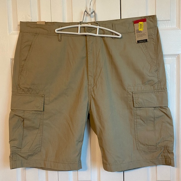 Levi's Other - NEW NWT Men’s Levi’s Cargo Shorts size 44
